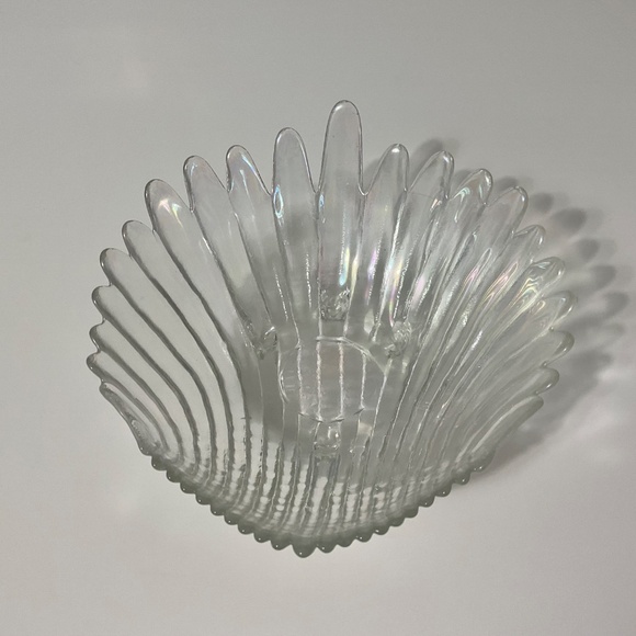 VTG Glass Shell Shaped Footed Bowl Scalloped Edge Fan Shaped - Picture 7 of 8